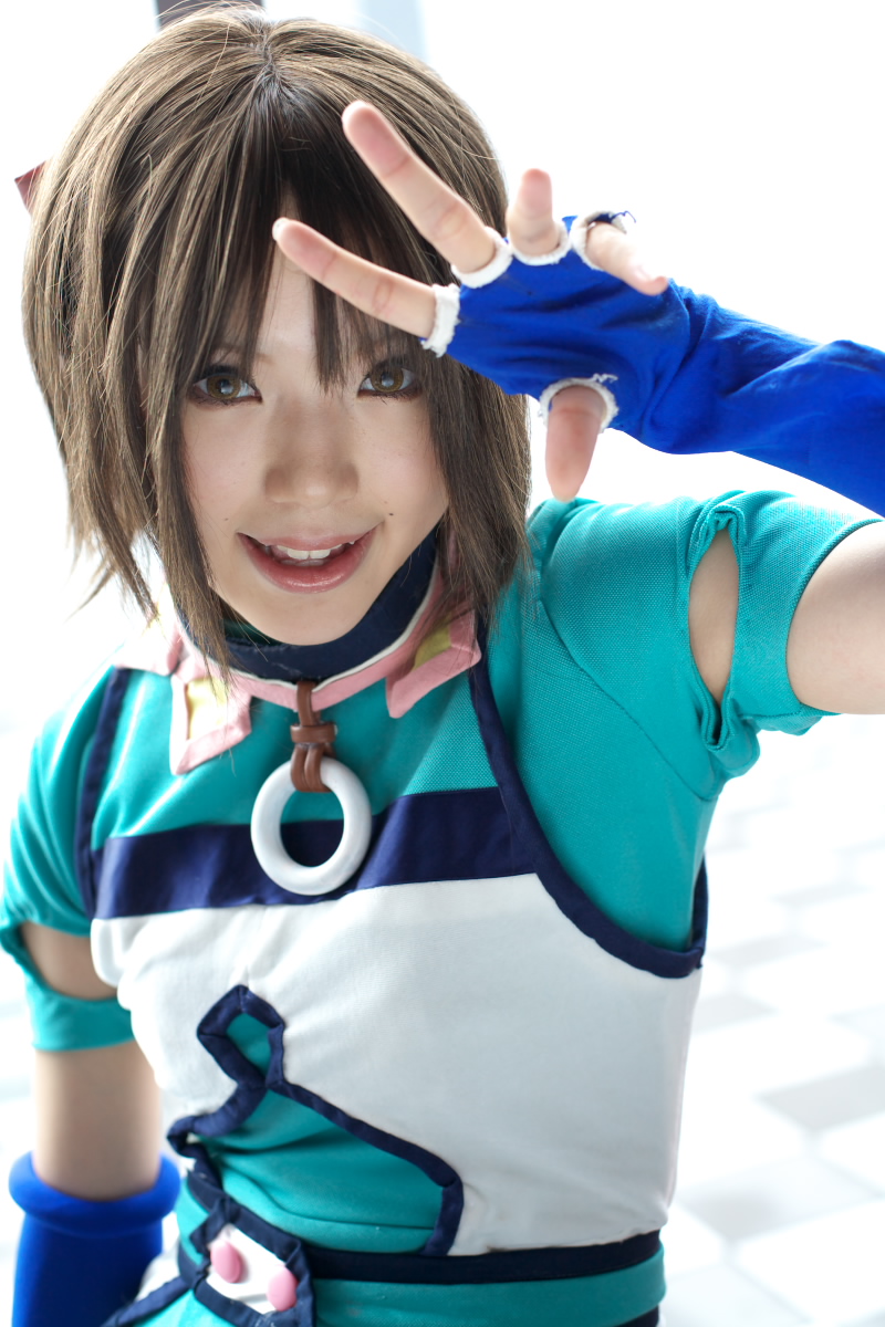 kipi-san, mel, gensou suikoden, gensou suikoden iii, highres, photo (medium), 1girl, asian, blue gloves, breasts, brown eyes, brown hair, cosplay, elbow gloves, female focus, fingerless gloves, gloves, indoors, looking at viewer, mel (cosplay), mole, short hair, small breasts, solo