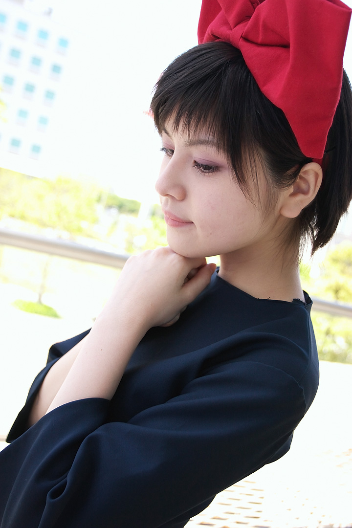 fumi, kiki (majo no takkyuubin), majo no takkyuubin, studio ghibli, photo (medium), bow, cosplay, dress, hair bow