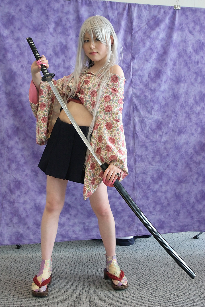 takizawa kazuya, natsume maya, tenjou tenge, silver hair, photo (medium), bare shoulders, cosplay, midriff, sandals, sword, weapon
