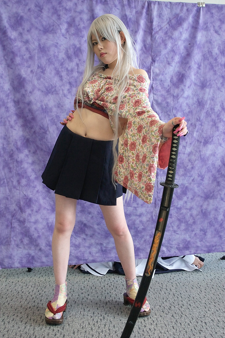takizawa kazuya, natsume maya, tenjou tenge, silver hair, photo (medium), bare shoulders, cosplay, midriff, sandals, sword, weapon