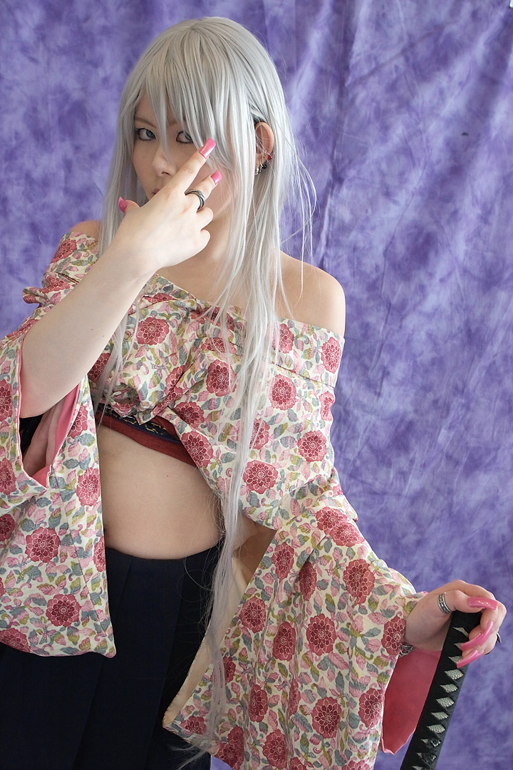 takizawa kazuya, natsume maya, tenjou tenge, silver hair, photo (medium), bare shoulders, cosplay, midriff, sword, weapon