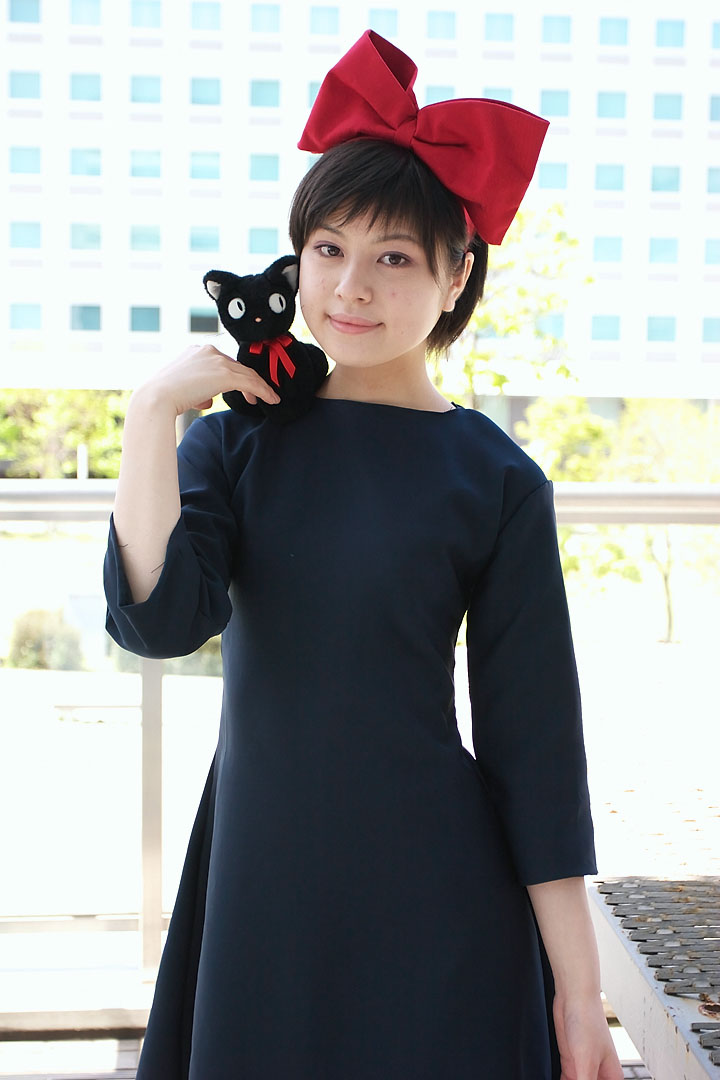 fumi, kiki (majo no takkyuubin), majo no takkyuubin, studio ghibli, photo (medium), bow, cosplay, dress, hair bow, large bow