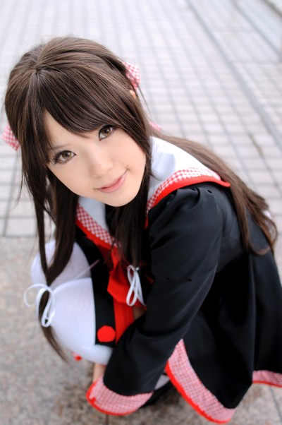 kipi-san, masuda shizuka, final approach, photo (medium), 1girl, asian, breasts, brown eyes, brown hair, color contacts, cosplay, female focus, hair ribbon, long hair, looking at viewer, masuda shizuka (cosplay), mole, outdoors, ribbon, sailor collar, school uniform, serafuku, small breasts, solo, squatting, thighhighs