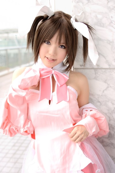kipi-san, hinomori mina, pia carrot (series), pia carrot e youkoso!!, photo (medium), 1girl, apron, asian, bare shoulders, cosplay, detached sleeves, female focus, hair ribbon, hinomori mina (cosplay), indoors, lace, looking at viewer, ribbon, solo, twintails, waitress, waitress uniform
