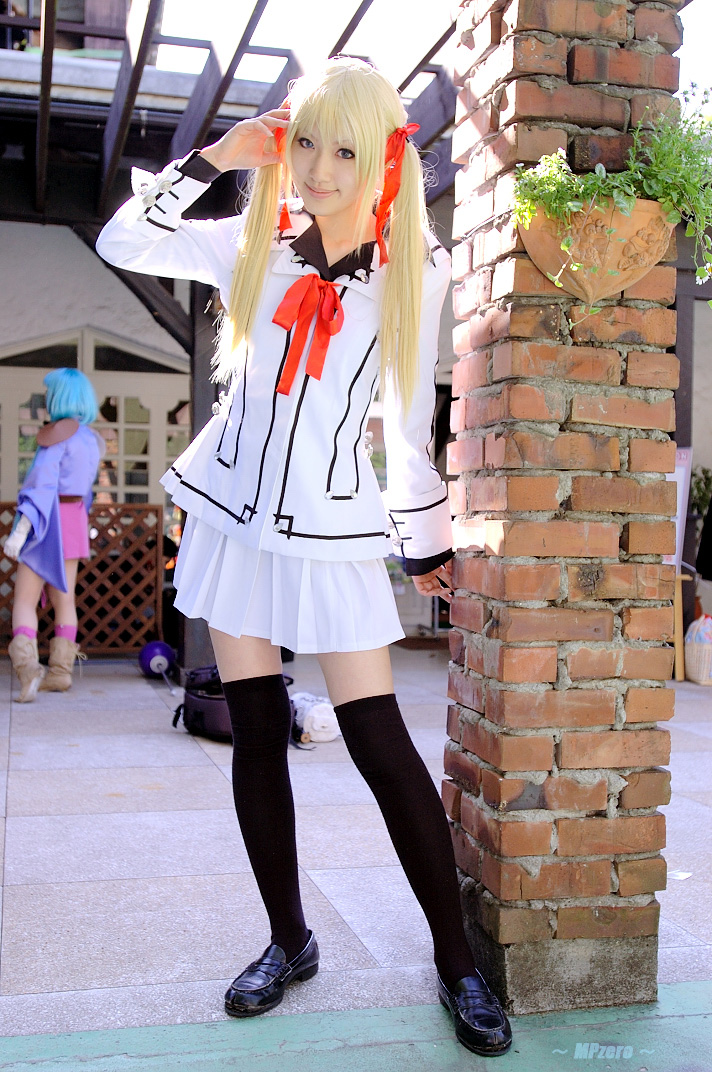 saya (cosplayer), tohya rima, vampire knight, photo (medium), blonde hair, cosplay, hair ribbon, ribbon, school uniform, serafuku, thighhighs, twintails