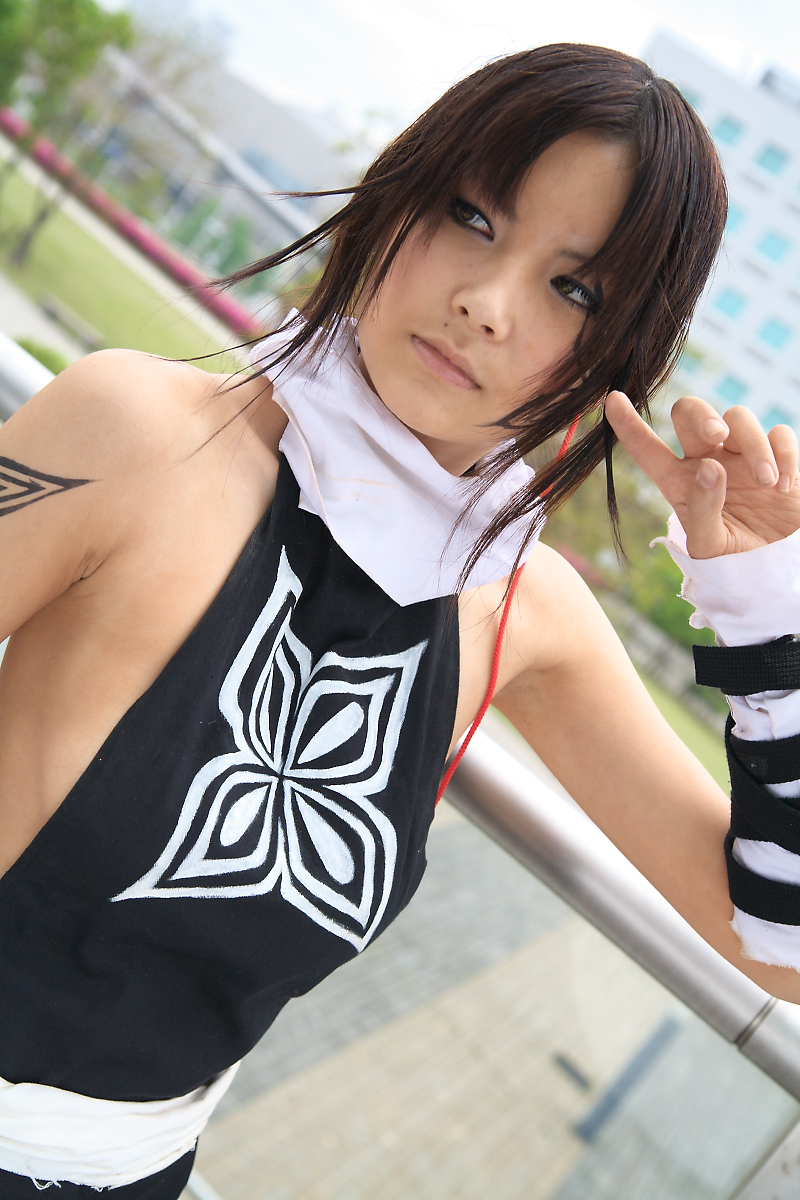 shihouin yoruichi, tooru (cosplayer), bleach, highres, photo (medium), backless outfit, breasts, cosplay, ponytail, shihouin yoruichi (cosplay), sideboob, sleeveless