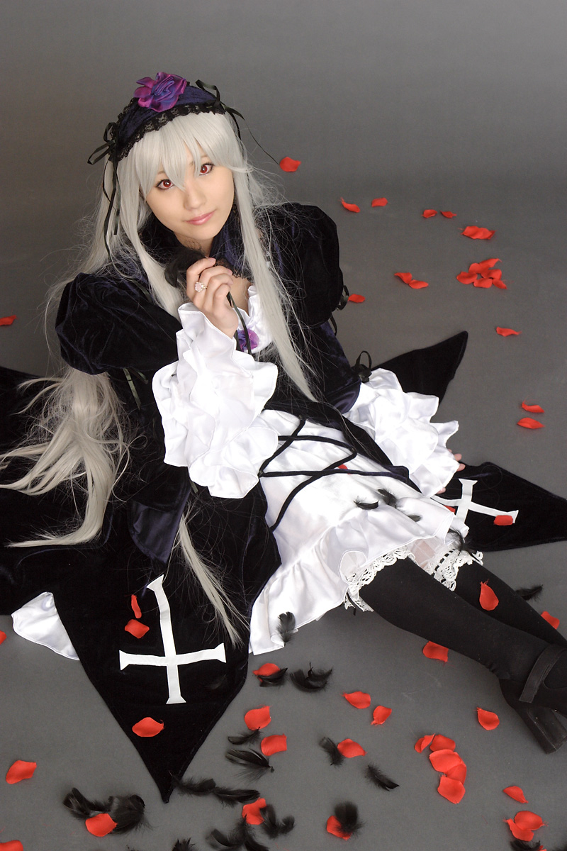 suzukaze yuuki, suigintou, rozen maiden, silver hair, highres, photo (medium), cosplay, feathers, frills, kneehighs, petals, rose petals, socks