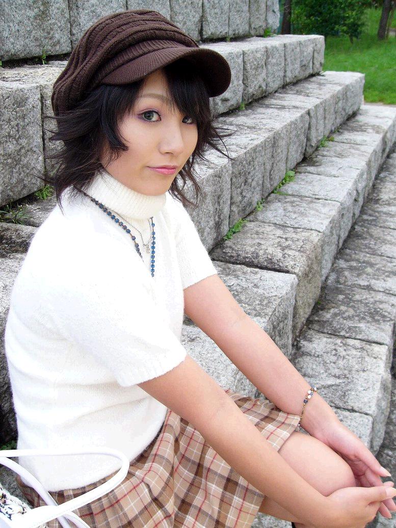 suzukaze yuuki, photo (medium), black hair, casual, jewelry, necklace, pleated skirt, skirt, solo, sweater