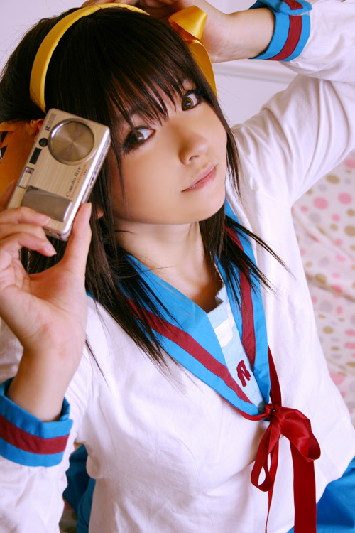 mizuhara arisa, suzumiya haruhi, suzumiya haruhi no yuuutsu, photo (medium), 1girl, cosplay, female focus, school uniform, solo, suzumiya haruhi (cosplay)
