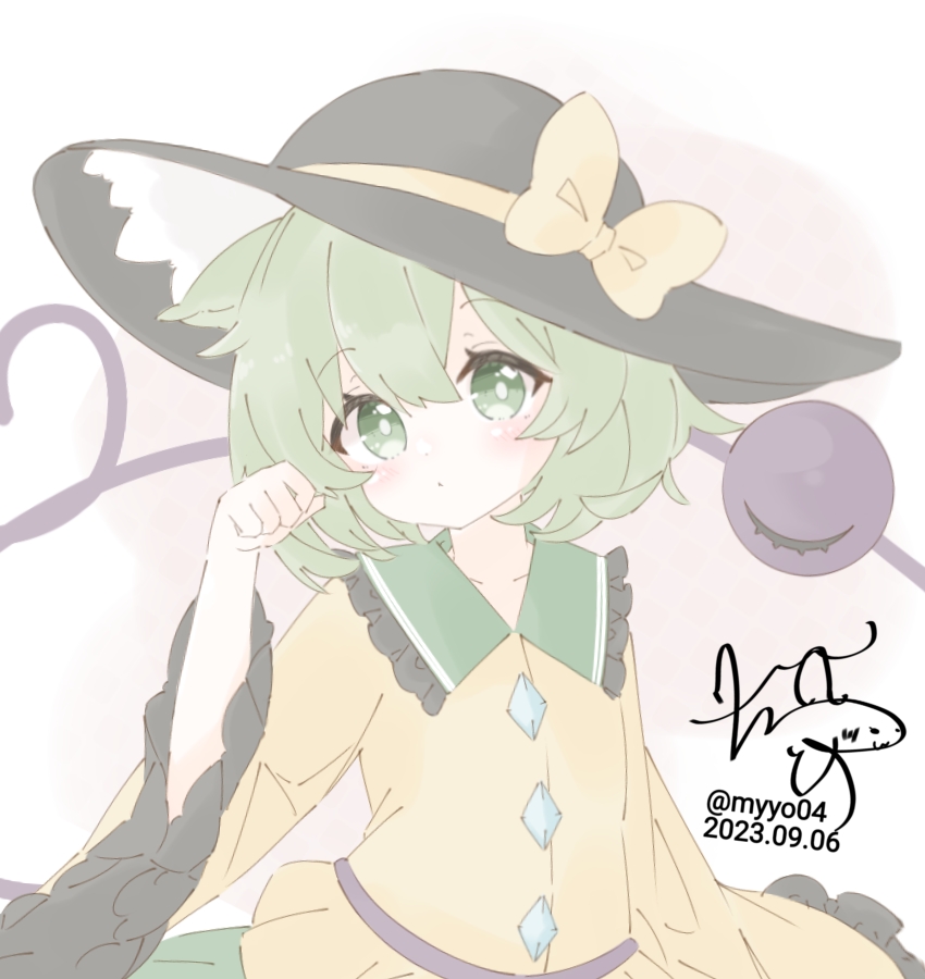 chame (myyo04), komeiji koishi, touhou, commentary request, 1girl, black hat, blush, bow, buttons, collared shirt, dated, diamond button, eyeball, frilled shirt collar, frilled sleeves, frills, green eyes, green hair, hat, hat bow, heart, heart of string, long sleeves, looking at viewer, paw pose, shirt, signature, solo, third eye, twitter username, wide sleeves, yellow bow, yellow shirt