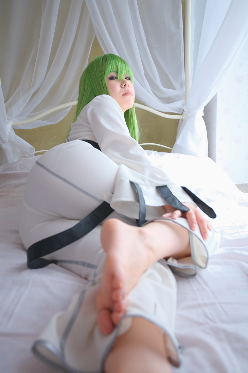 c.c., code geass, highres, photo (medium), bed, cosplay, feet