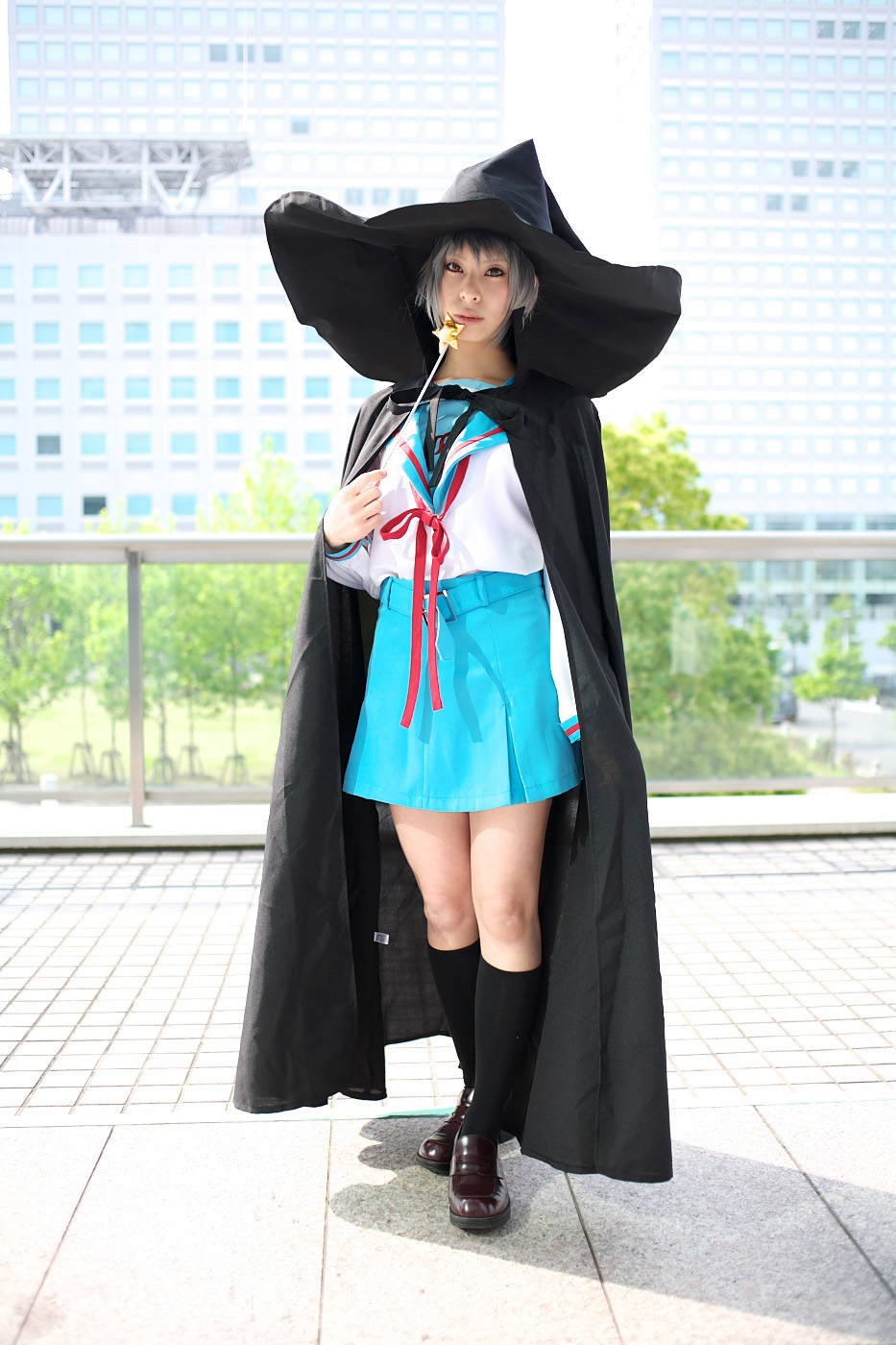 ari (model), nagato yuki, suzumiya haruhi no yuuutsu, highres, photo (medium), cape, cosplay, hat, kneehighs, sailor, school uniform, serafuku, socks, wand, witch hat