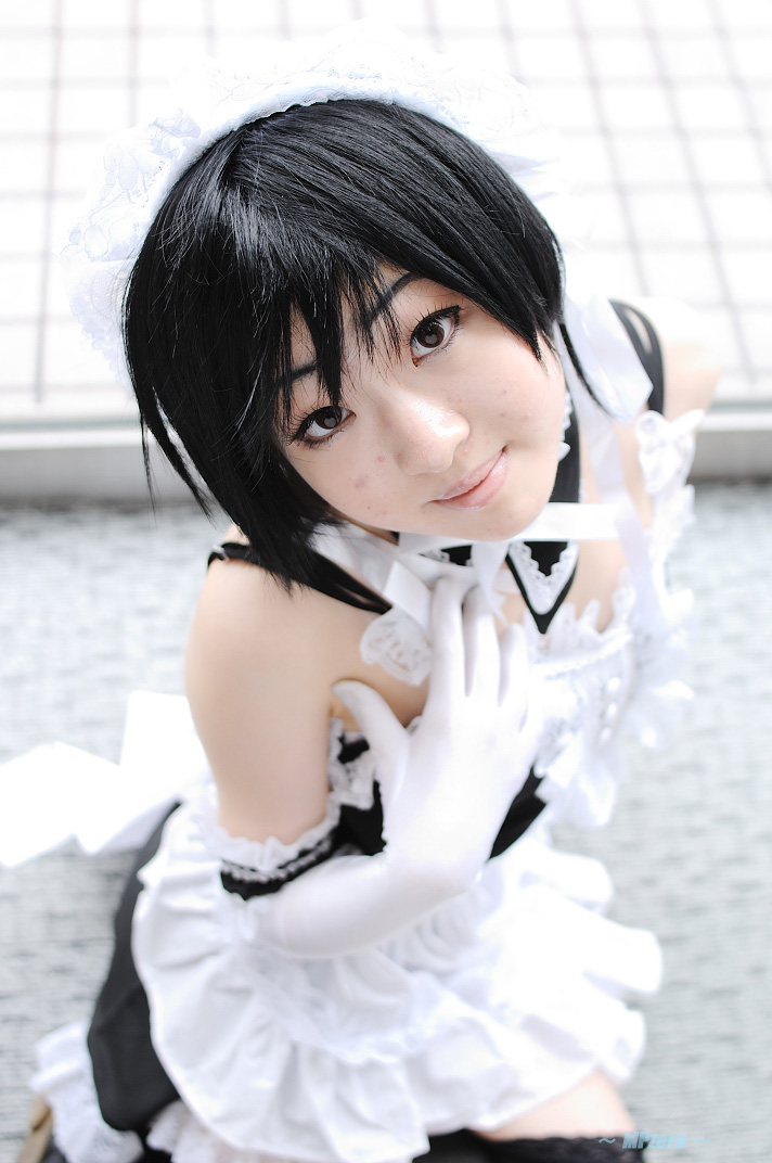 minami riko, sawatari izumi, kore ga watashi no goshujin-sama, photo (medium), 1girl, apron, asian, bare shoulders, black hair, black thighhighs, carpet, cosplay, detached collar, elbow gloves, facing viewer, female focus, gloves, indoors, japanese (nationality), looking at viewer, maid, maid apron, maid headdress, nakabayashi yoshitaka's maid uniform, on floor, sawatari izumi (cosplay), short hair, solo, thighhighs, waist apron, white apron, white gloves, window