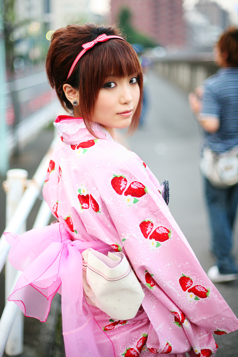 shio, highres, photo (medium), tagme, hairband, japanese clothes, kimono, strawberry pattern