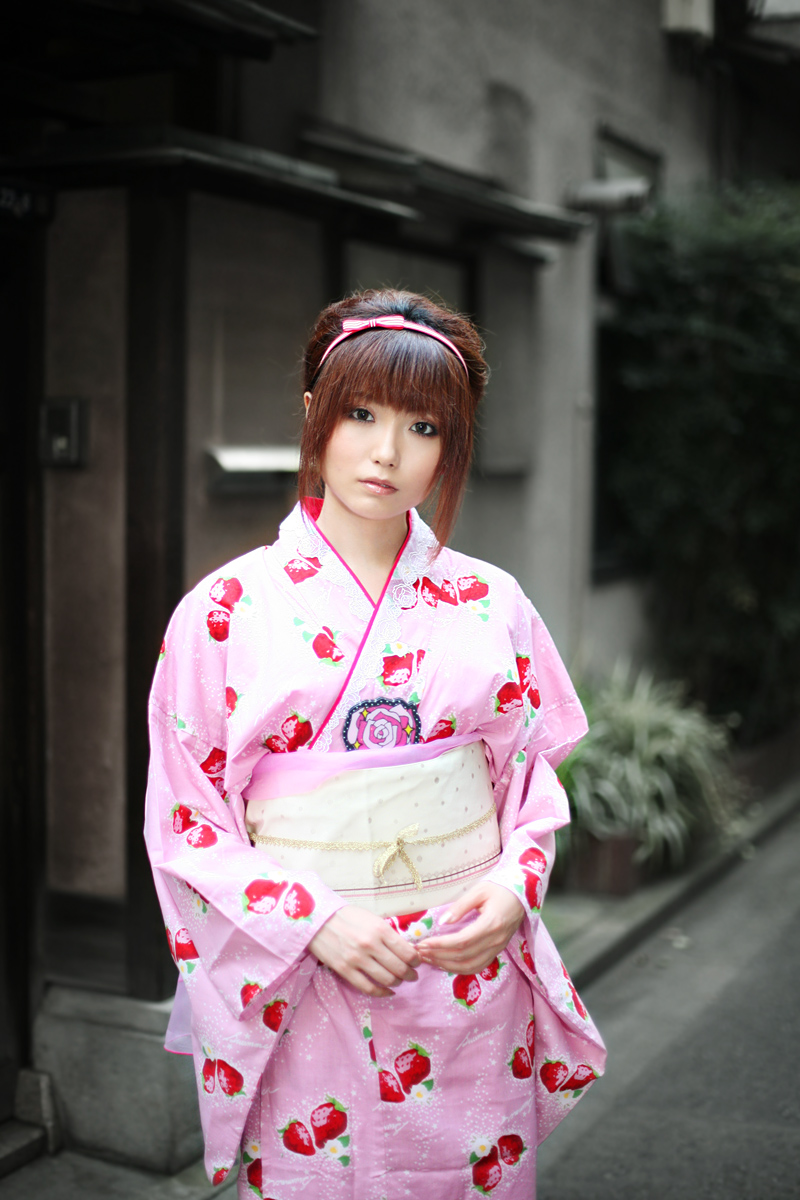 shio, highres, photo (medium), tagme, hairband, japanese clothes, kimono, strawberry pattern