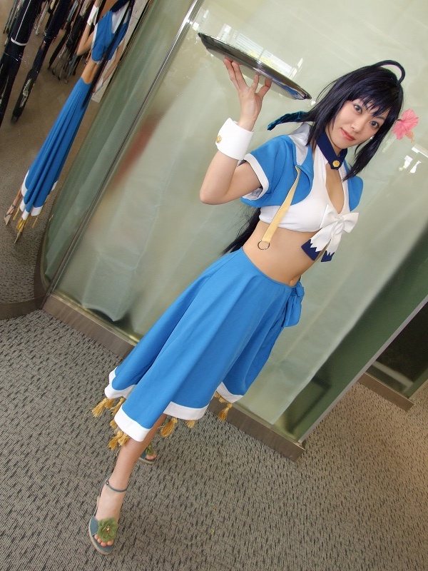 shake, kinoshita takako, pia carrot (series), pia carrot e youkoso!!, pia carrot e youkoso!! 3, photo (medium), ahoge, bow, cosplay, flower, hair flower, hair ornament, midriff, sandals, tray