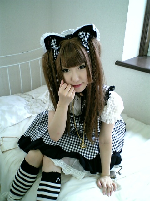 poo (saku), striped, photo (medium), bow, braid, checkered clothes, checkered dress, dress, hair bow, jewelry, kneehighs, necklace, socks, twin braids