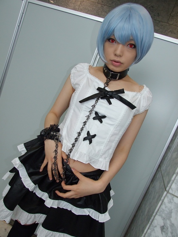 namada, ayanami rei, neon genesis evangelion, photo (medium), 1girl, alternate costume, asian, black skirt, black thighhighs, blue hair, breasts, collar, color contacts, cosplay, dutch angle, female focus, frilled skirt, frills, goth fashion, indoors, lace, leash, looking at viewer, makeup, mascara, midriff, miniskirt, red eyes, short hair, skirt, small breasts, solo, standing, thighhighs