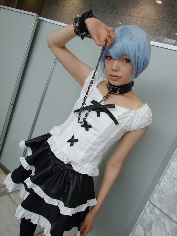 namada, ayanami rei, neon genesis evangelion, photo (medium), 1girl, alternate costume, asian, black skirt, black thighhighs, blue hair, breasts, collar, color contacts, cosplay, dutch angle, female focus, frilled skirt, frills, goth fashion, indoors, lace, leash, looking at viewer, makeup, mascara, miniskirt, red eyes, short hair, skirt, small breasts, solo, standing, thighhighs