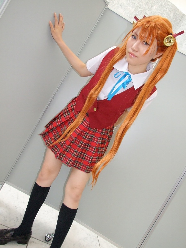 rou (cosplayer), kagurazaka asuna, mahou sensei negima!, photo (medium), bell, cosplay, hair ribbon, kneehighs, ribbon, school uniform, socks, twintails