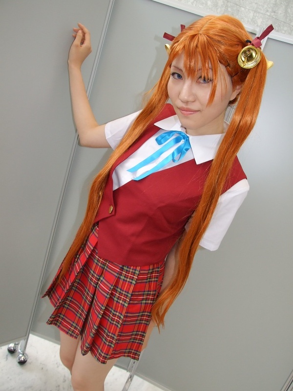 rou (cosplayer), kagurazaka asuna, mahou sensei negima!, photo (medium), bell, cosplay, hair ribbon, kneehighs, ribbon, school uniform, socks, twintails