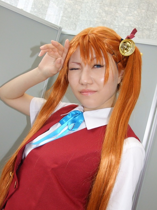rou (cosplayer), kagurazaka asuna, mahou sensei negima!, photo (medium), bell, cosplay, hair ribbon, kneehighs, one eye closed, ribbon, school uniform, socks, twintails