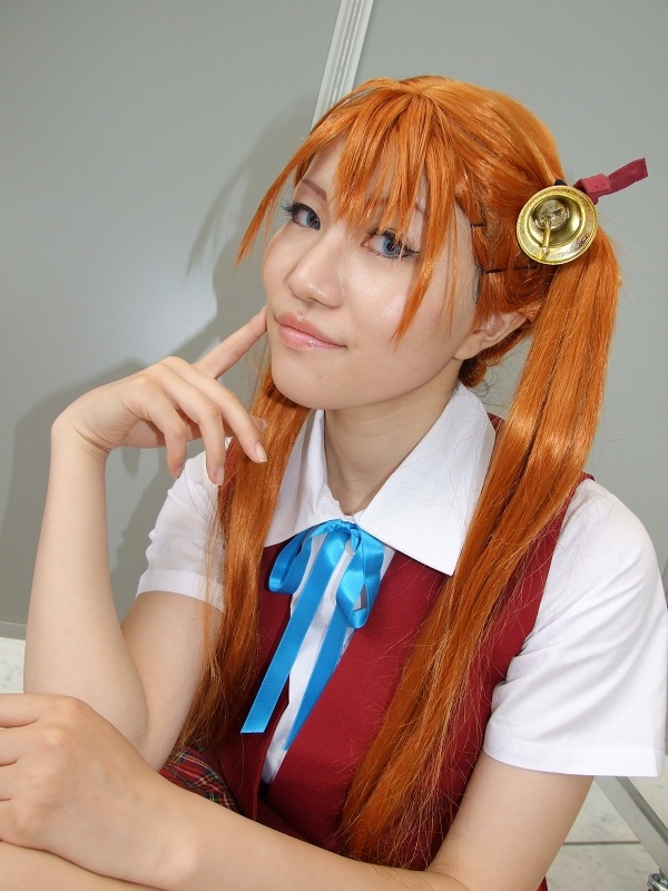 rou (cosplayer), kagurazaka asuna, mahou sensei negima!, photo (medium), bell, cosplay, hair ribbon, kneehighs, ribbon, school uniform, socks, twintails