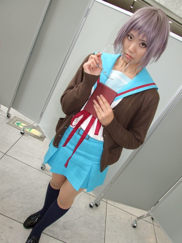 nagato yuki, suzumiya haruhi no yuuutsu, silver hair, photo (medium), book, cardigan, cosplay, glasses, kneehighs, sailor, school uniform, serafuku, socks, tamaki shuri