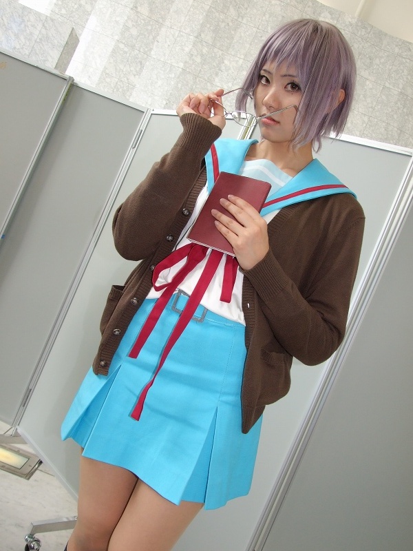 nagato yuki, suzumiya haruhi no yuuutsu, silver hair, photo (medium), book, cardigan, cosplay, glasses, kneehighs, sailor, school uniform, serafuku, socks, tamaki shuri