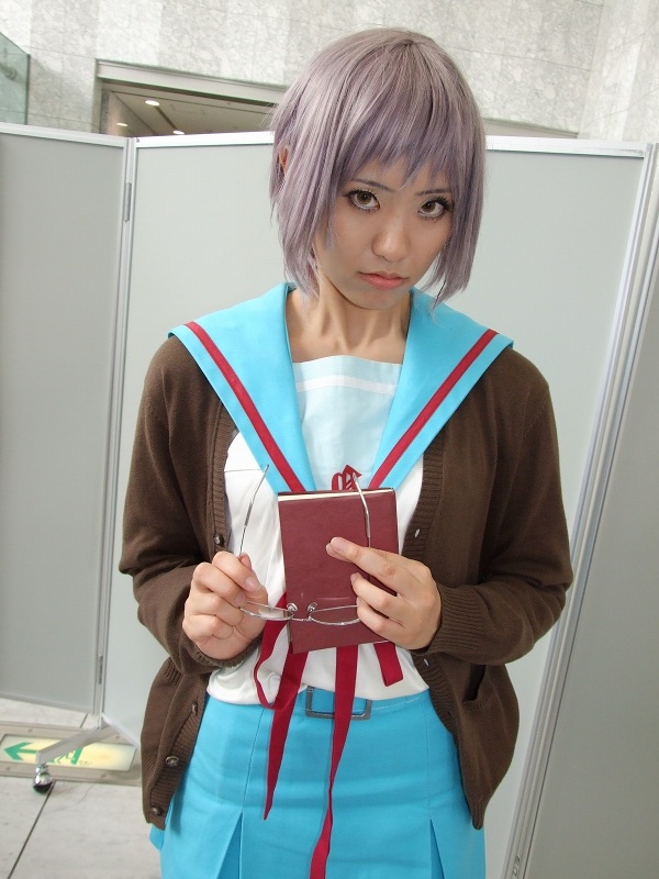 nagato yuki, suzumiya haruhi no yuuutsu, silver hair, photo (medium), book, cardigan, cosplay, glasses, kneehighs, sailor, school uniform, serafuku, socks, tamaki shuri