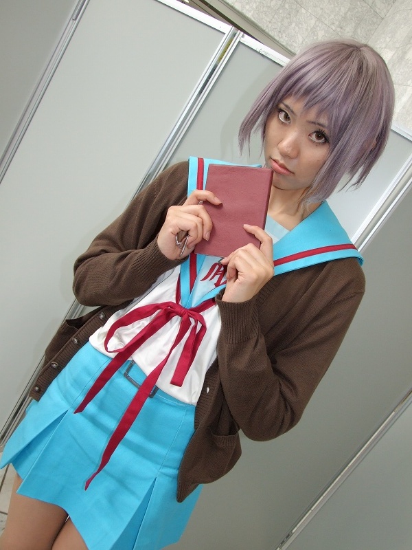 nagato yuki, suzumiya haruhi no yuuutsu, silver hair, photo (medium), book, cardigan, cosplay, glasses, kneehighs, sailor, school uniform, serafuku, socks, tamaki shuri
