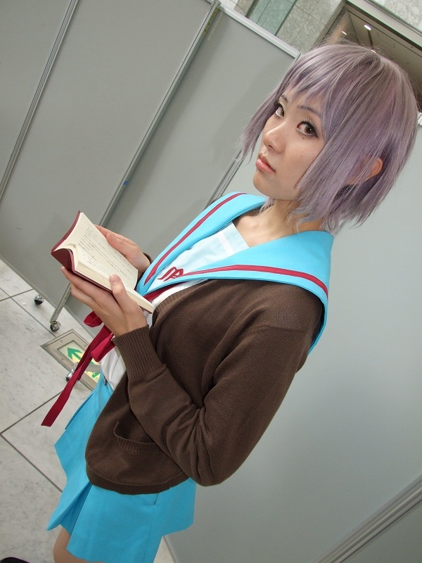 nagato yuki, suzumiya haruhi no yuuutsu, silver hair, photo (medium), book, cardigan, cosplay, glasses, kneehighs, sailor, school uniform, serafuku, socks, tamaki shuri