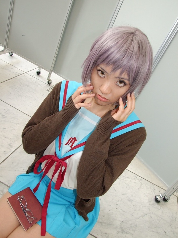 nagato yuki, suzumiya haruhi no yuuutsu, silver hair, photo (medium), book, cardigan, cosplay, glasses, kneehighs, sailor, school uniform, serafuku, socks, tamaki shuri