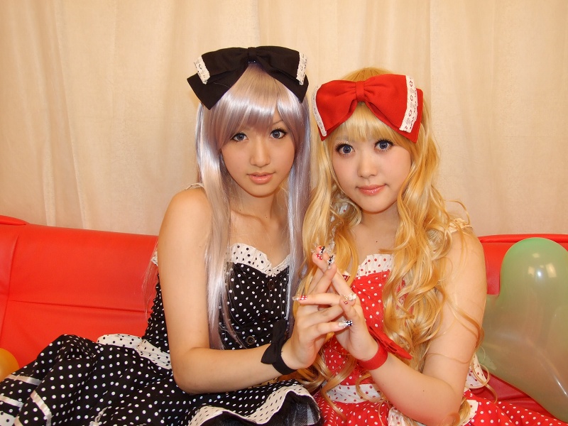 saya (cosplayer), tsugihagi mishin, silver hair, photo (medium), blonde hair, bow, cosplay, hair bow, polka dot