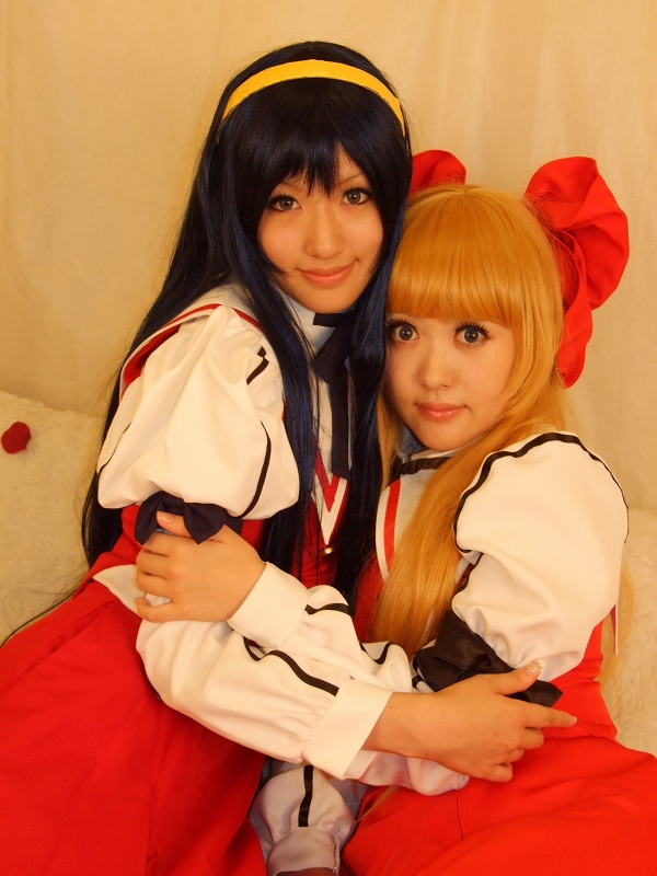 saya (cosplayer), tsugihagi mishin, himemiya chikane, kurusugawa himeko, kannazuki no miko, light brown hair, photo (medium), 2girls, blue hair, bow, cosplay, feathers, hair bow, hairband, multiple girls, school uniform, serafuku