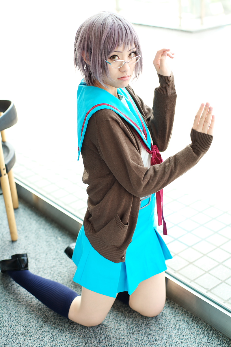 nagato yuki, suzumiya haruhi no yuuutsu, highres, photo (medium), cardigan, cosplay, glasses, kneehighs, sailor, school uniform, serafuku, socks, tamaki shuri