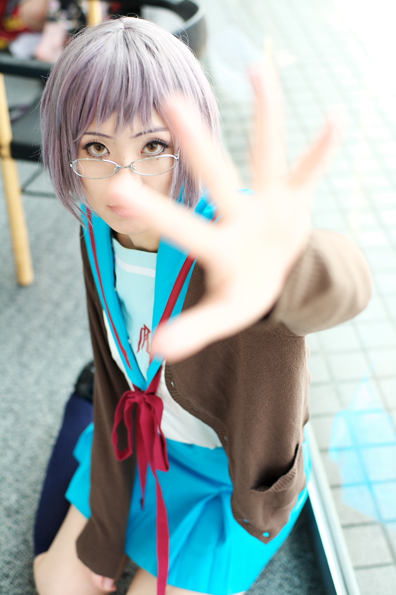 nagato yuki, suzumiya haruhi no yuuutsu, highres, photo (medium), cardigan, cosplay, glasses, kneehighs, sailor, school uniform, serafuku, socks, tamaki shuri