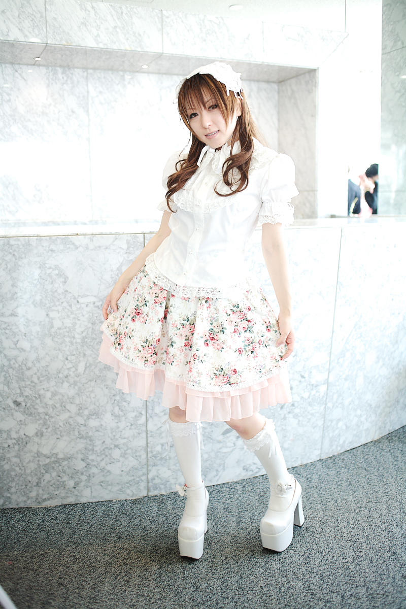 tatsu, highres, photo (medium), tagme, bonnet, kneehighs, lace, socks