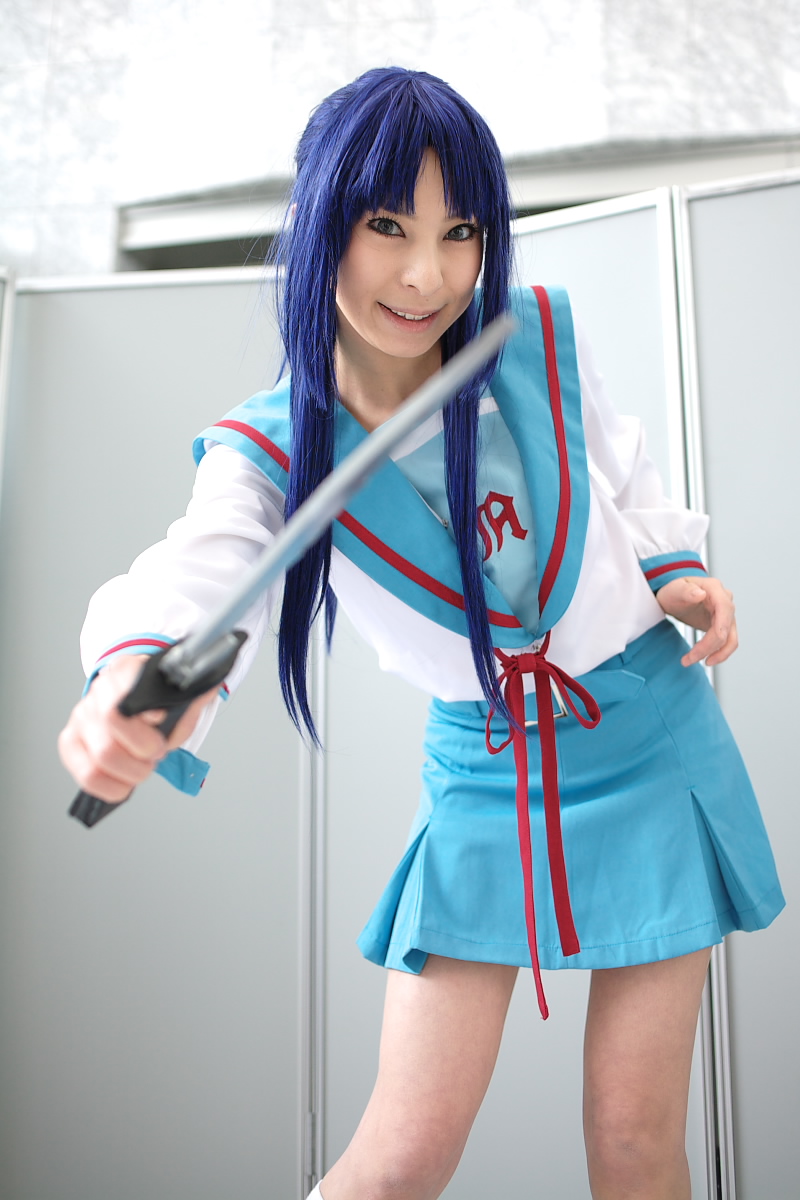 ari (model), asakura ryoko, suzumiya haruhi no yuuutsu, highres, photo (medium), blue hair, cosplay, kneehighs, knife, sailor, school uniform, serafuku, socks