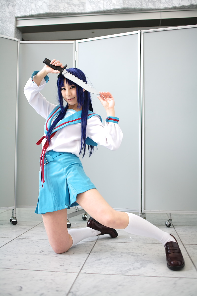 ari (model), asakura ryoko, suzumiya haruhi no yuuutsu, highres, photo (medium), blue hair, cosplay, kneehighs, knife, sailor, school uniform, serafuku, socks