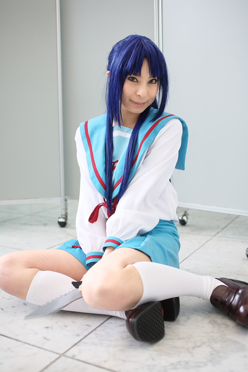 ari (model), asakura ryoko, suzumiya haruhi no yuuutsu, highres, photo (medium), blue hair, cosplay, kneehighs, knife, sailor, school uniform, serafuku, socks