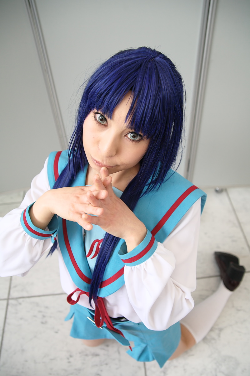 ari (model), asakura ryoko, suzumiya haruhi no yuuutsu, highres, photo (medium), blue hair, cosplay, kneehighs, knife, sailor, school uniform, serafuku, socks