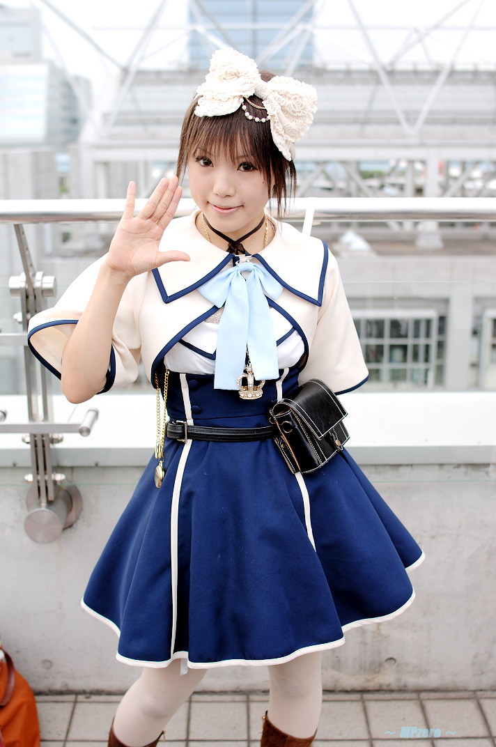 kipi-san, acasius boarding school, white legwear, photo (medium), 1girl, asian, bow, brown hair, cosplay, female focus, hair bow, heidi's village, looking at viewer, mole, outdoors, school uniform, short hair, solo, standing