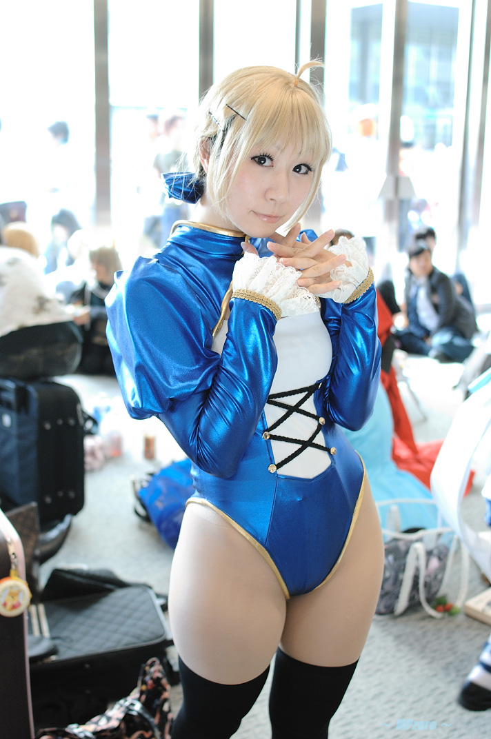 artoria pendragon (fate), kirekawa saku (model), saber (fate), fate/stay night, fate (series), photo (medium), blonde hair, bow, braid, cosplay, hair bow, thighhighs