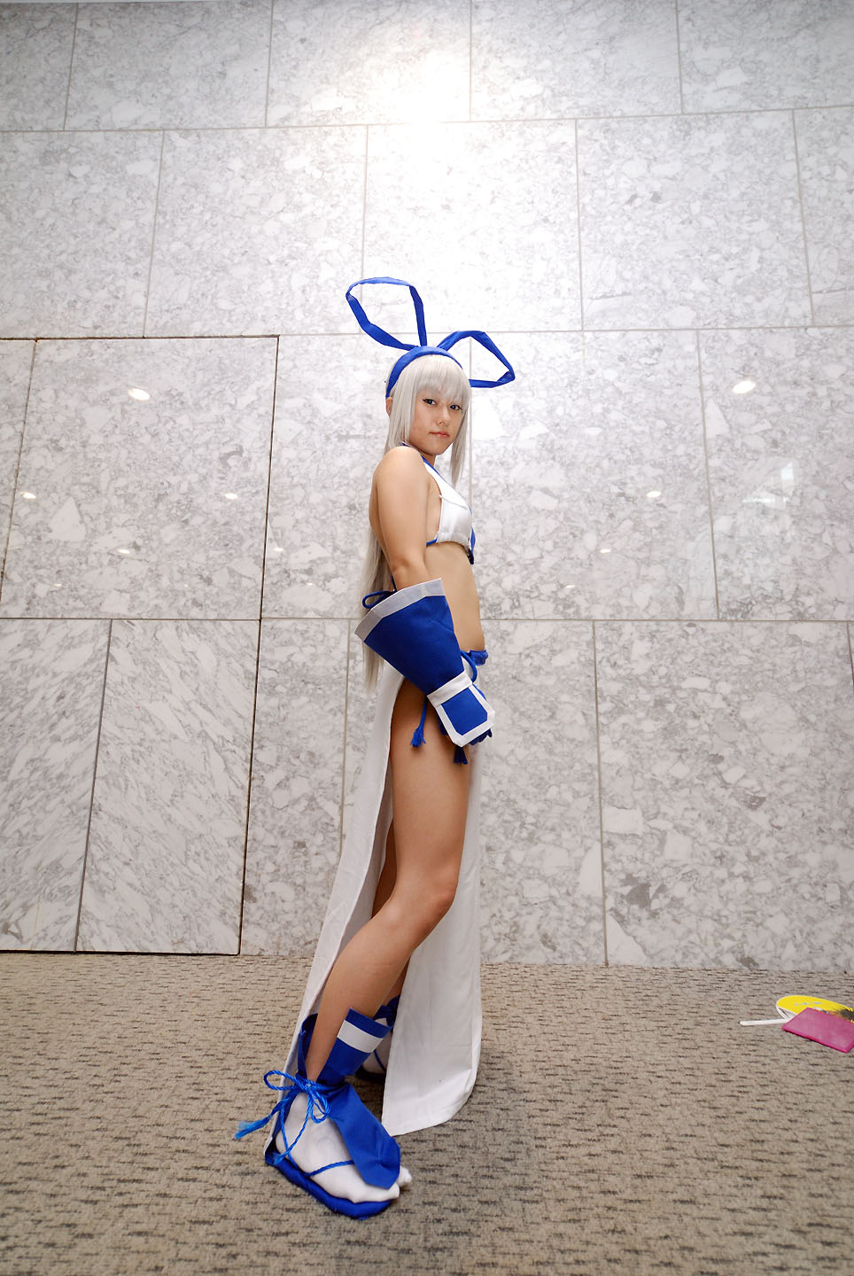 majikina mina, samurai spirits zero, silver hair, highres, photo (medium), aisui nao, bow, cosplay, hair bow, midriff