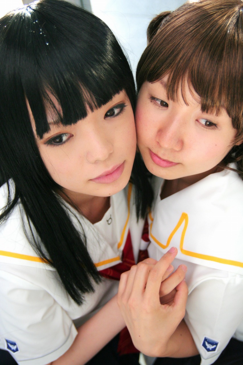 miasa, namada, futami eriko, kimi kiss, nana, character request, highres, photo (medium), 2girls, asian, black eyes, blunt bangs, braid, brown eyes, brown hair, color contacts, cosplay, futami eriko (cosplay), hime cut, holding hands, indoors, kneehighs, long hair, multiple girls, school uniform, serafuku, short hair, socks, twin braids