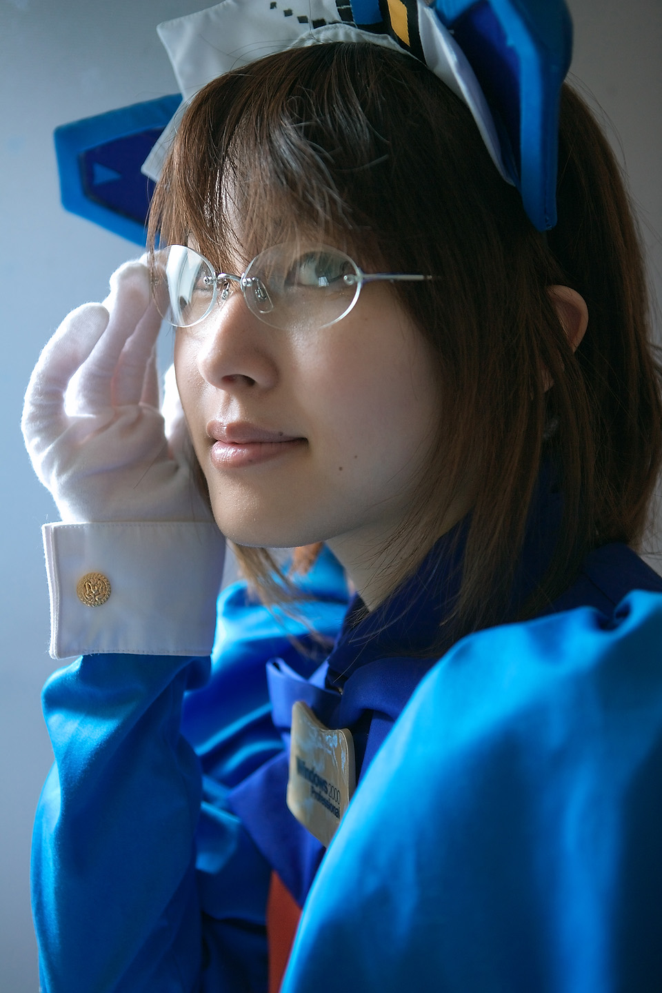 2k-tan, os-tan, highres, photo (medium), 1girl, cosplay, female focus, glasses, gloves, nami (cosplayer), solo