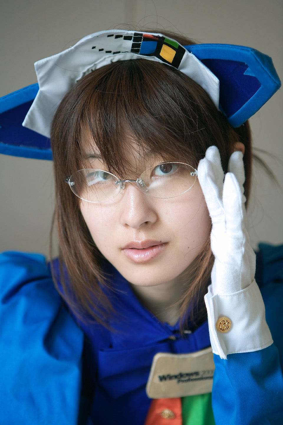 2k-tan, os-tan, highres, photo (medium), 1girl, cosplay, female focus, glasses, gloves, nami (cosplayer), solo