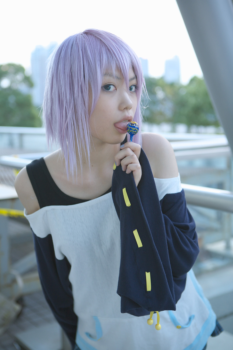 shirayuki mizore, rosario+vampire, highres, photo (medium), candy, cosplay, kaieda kae, lollipop, purple hair, tank top