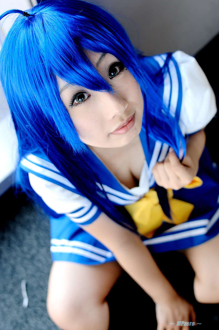 izumi konata, mahiru, lucky star, photo (medium), ahoge, blue hair, cosplay, sailor, school uniform, serafuku